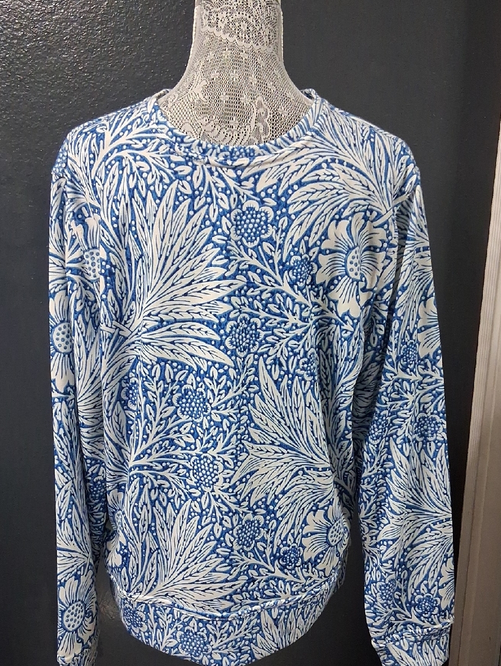 Harlow & Lloyd Blue & White Floral Long Sleeve Tee - Unbranded